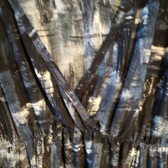 BLUE AND BLACK SHORT SLEEVE DRESS WITH V NECK - Picture 5 of 6